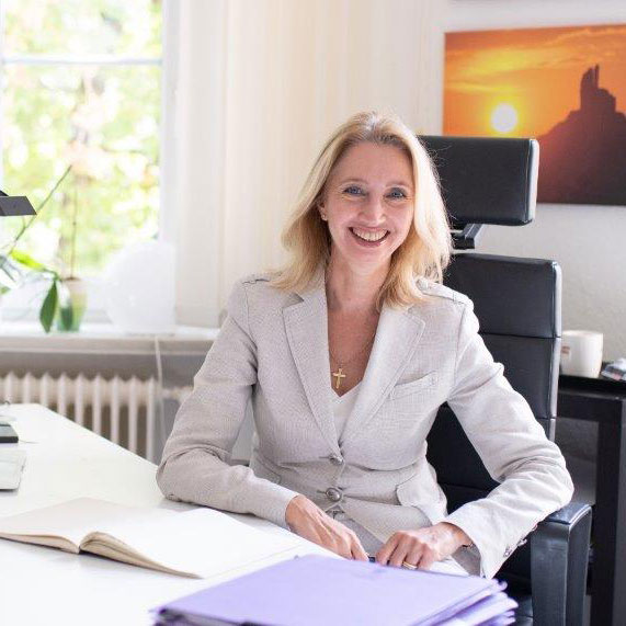 Claudia Bender-Jakobi Rechtsanwältin für Vertragsrecht